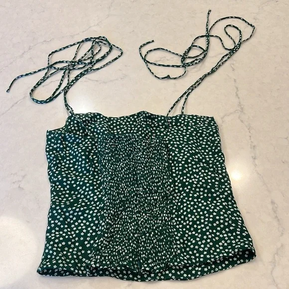 Reformation Meyer top in  Color Green Wyoming‎ - Picture 6 of 10